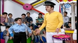 عمو پورنگ و گلدون خان کنار خیابون منتظر ماشین ...